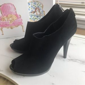 Nine West Suede Ankle Bootie Heels Size 6 Medium EUC